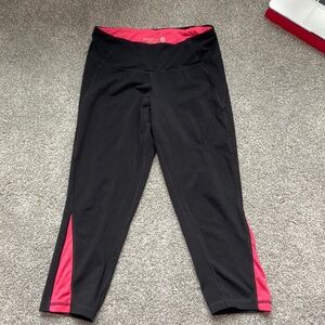 Quarter-length leggings